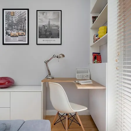 The Big Apple In With Parking By Renters Wroclaw
