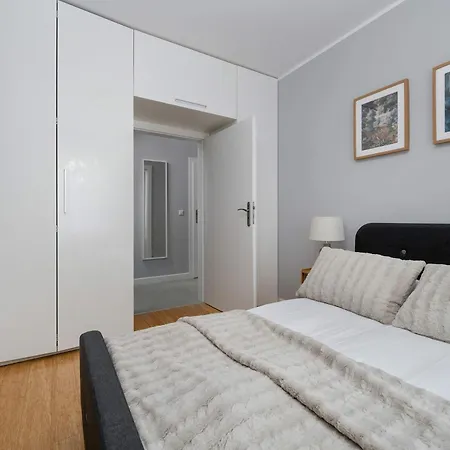 The Big Apple In With Parking By Renters * Wroclaw