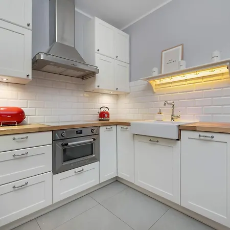 The Big Apple In With Parking By Renters Daire