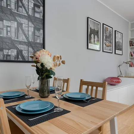 The Big Apple In With Parking By Renters *