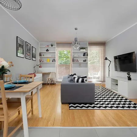 The Big Apple In With Parking By Renters *